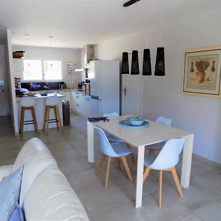 - Maison Recente Avec Piscine Privative Dans Un Quartier Tres Calme Villa *