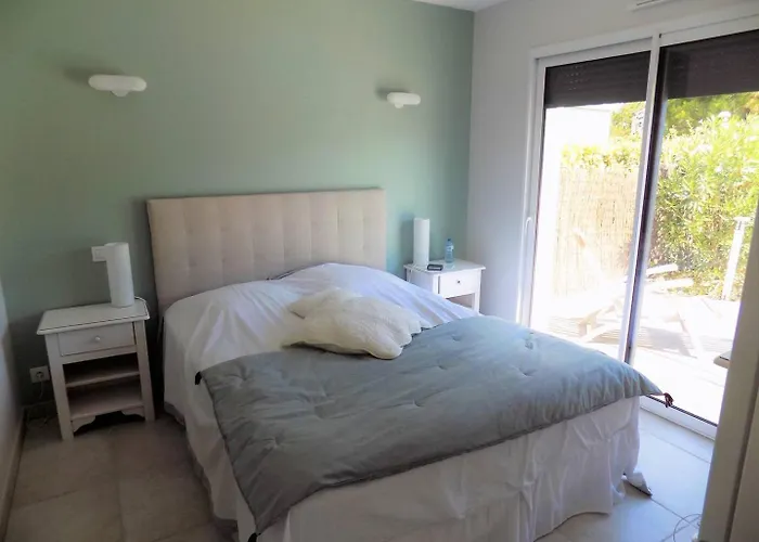 Villa - Maison Recente Avec Piscine Privative Dans Un Quartier Tres Calme *