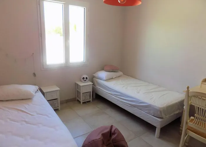 Villa - Maison Recente Avec Piscine Privative Dans Un Quartier Tres Calme *