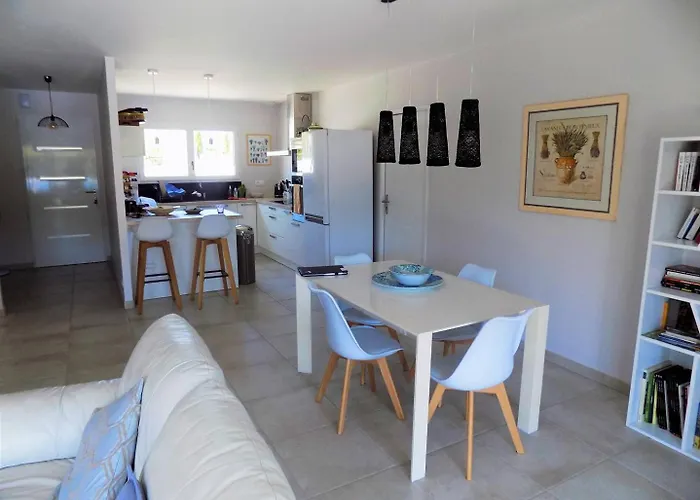 - Maison Recente Avec Piscine Privative Dans Un Quartier Tres Calme Villa *