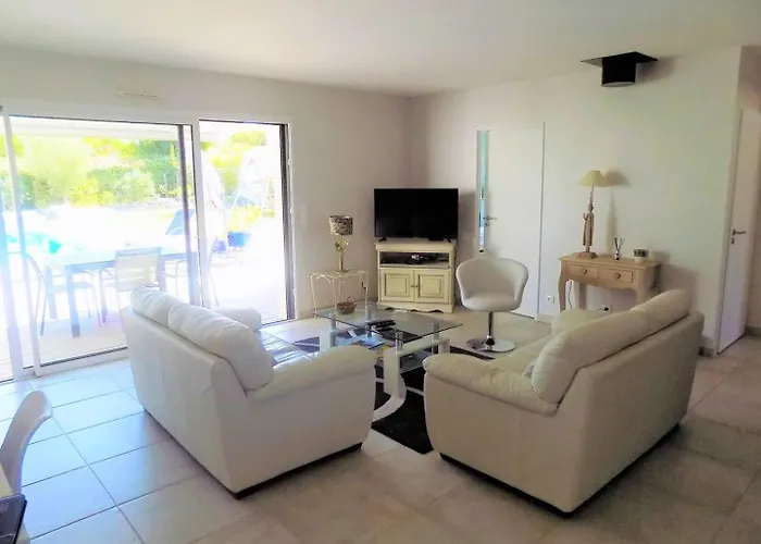 - Maison Recente Avec Piscine Privative Dans Un Quartier Tres Calme *