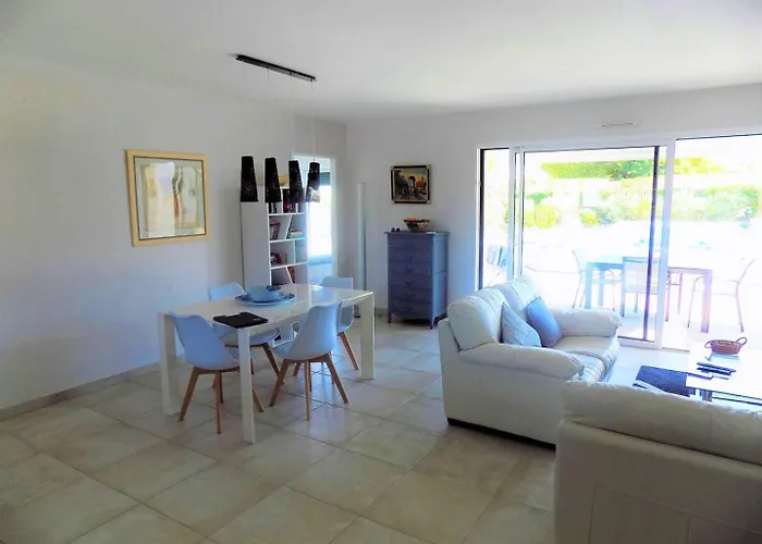 - Maison Recente Avec Piscine Privative Dans Un Quartier Tres Calme